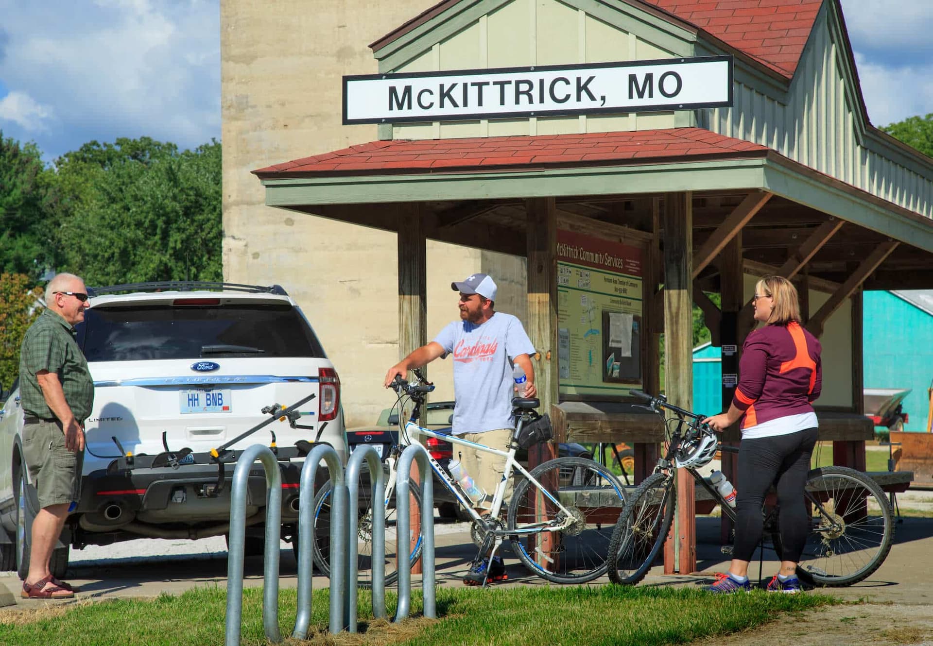 Hermann Hill dropping off couple and their bikes to ride the Katy Trail